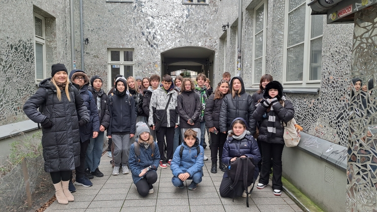 FRANKENSTEIN – THE MONSTER AND THE MYTH SPEKTAKL W TEATRZE V6 W �ODZI