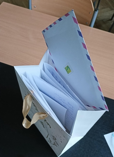 By�a to cenna okazja do rozmowy o odwadze, akceptacji siebie i wzajemnym wsparciu.