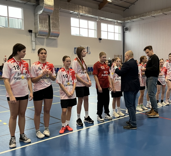 MAMY MISTRZYNIE PABIANIC W PI�CE R�CZNEJ