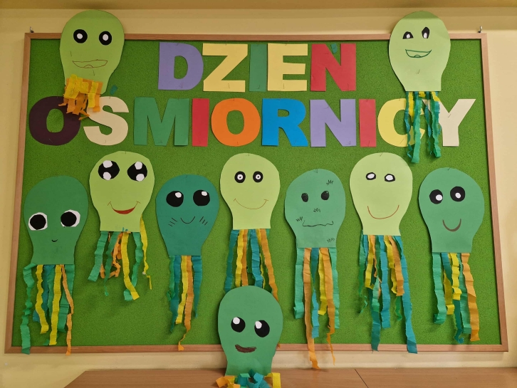 KALENDARZ �WI�T NIETYPOWYCH - PA�DZIERNIK 