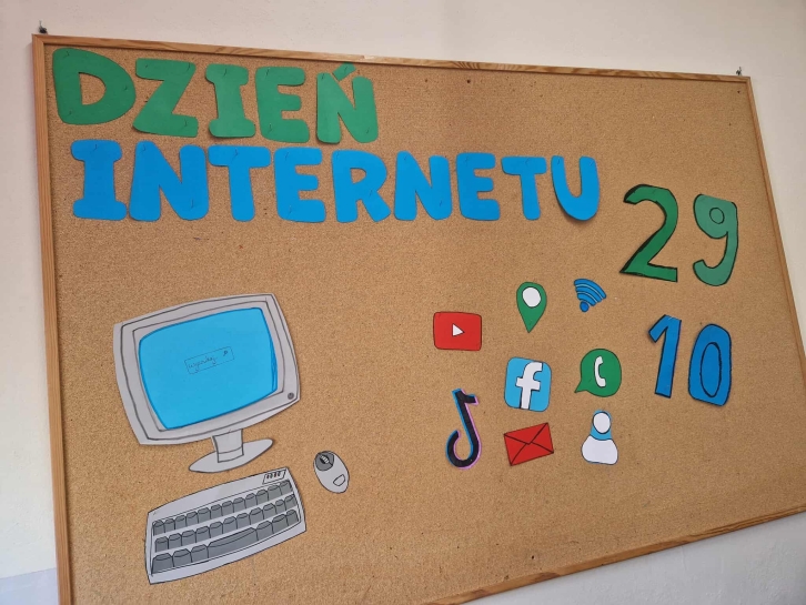 KALENDARZ �WI�T NIETYPOWYCH - PA�DZIERNIK 