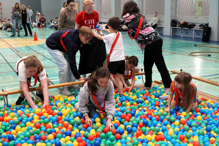 IV MIKO�AJKOWY FESTYN INTEGRACYJNO – SPORTOWY „RAZEM NA START”