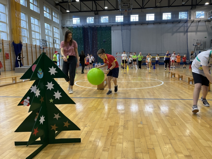 FESTYN  SPORTOWY „INTEGRACJA  ZACZYNA  SI�  W  SERCU”