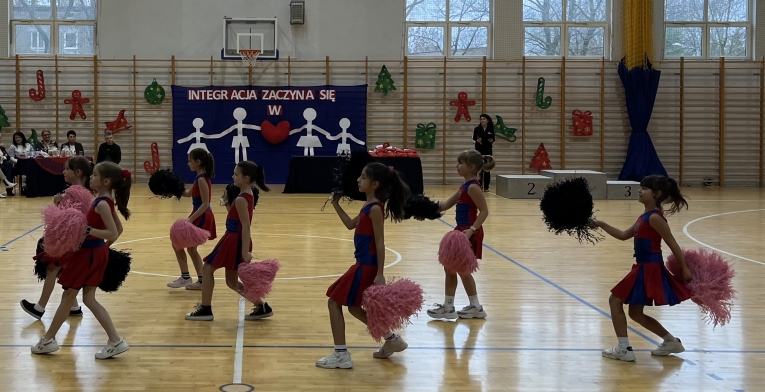 FESTYN  SPORTOWY „INTEGRACJA  ZACZYNA  SI�  W  SERCU”