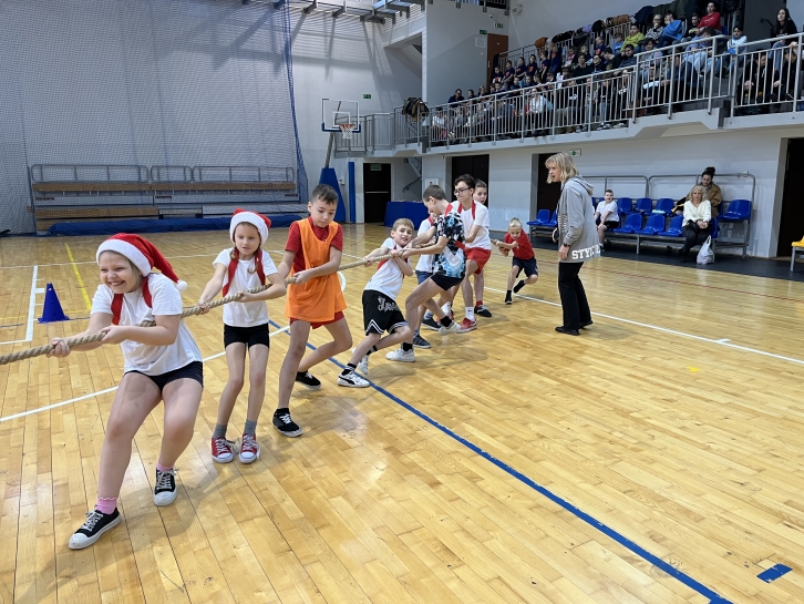 FESTYN  SPORTOWY „INTEGRACJA  ZACZYNA  SI�  W  SERCU”