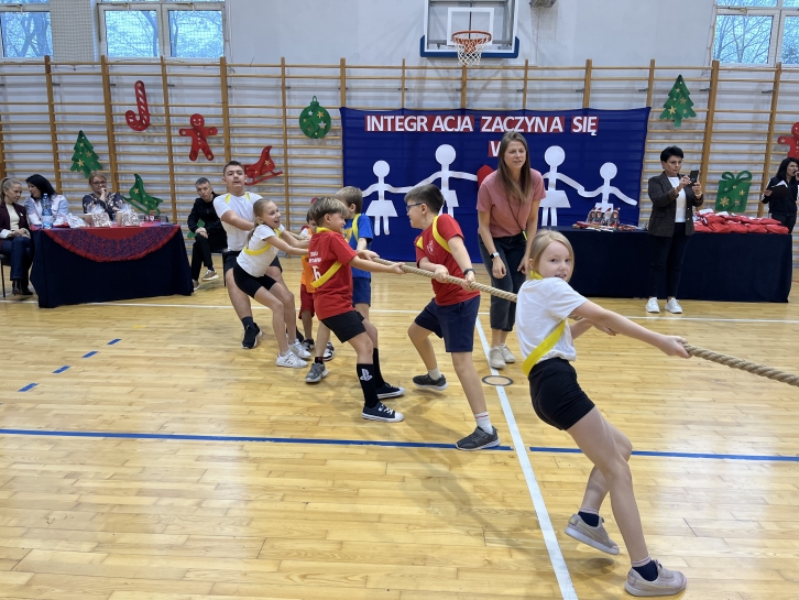 FESTYN  SPORTOWY „INTEGRACJA  ZACZYNA  SI�  W  SERCU”