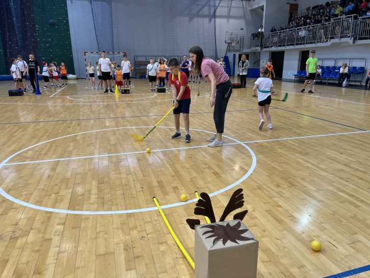 FESTYN  SPORTOWY „INTEGRACJA  ZACZYNA  SI�  W  SERCU”