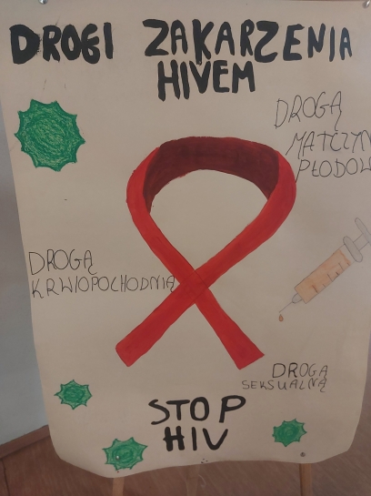 1 grudnia obchodzony jest �wiatowy Dzie� Walki z AIDS. �wi�to zosta�o ustanowione przez �wiatow� Organizacj� Zdrowia (WHO) w 1988 roku i ma na celu podnoszenie �wiadomo�ci na temat wirusa HIV/AIDS, a tak�e wyra�anie solidarno�ci z osobami, kt�rych dotkn�a ta choroba.  