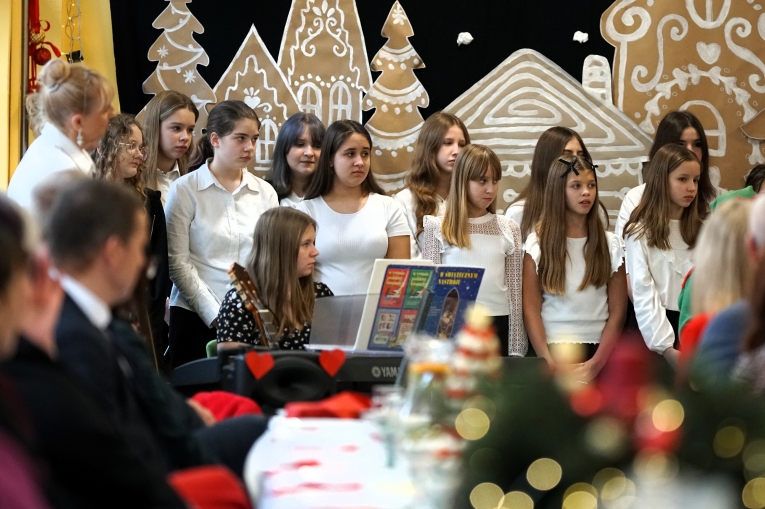 MIEJSKO - POWIATOWA WIGILIA O�WIATOWA 