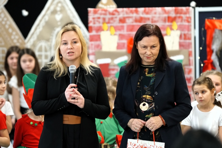 MIEJSKO - POWIATOWA WIGILIA O�WIATOWA 