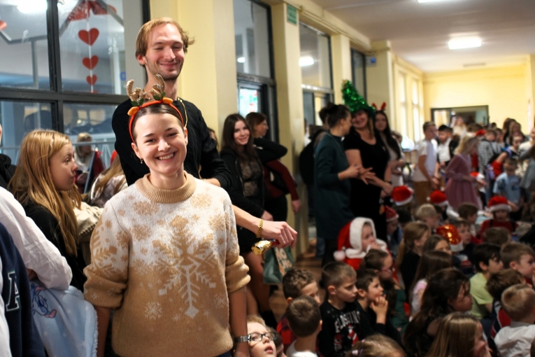 SZKOLNE KOL�DOWANIE