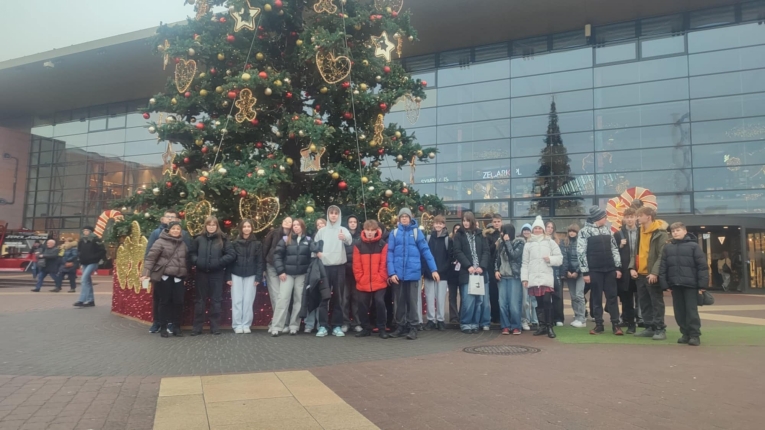 WYCIECZKA NA KR�GLE&nbsp;