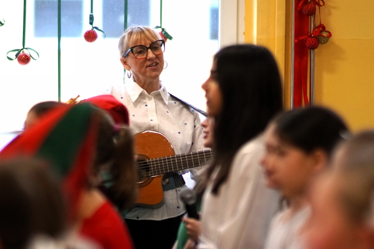 MAGIA �WI�T NA SZKOLNEJ SCENIE - JASE�KA W SP 16