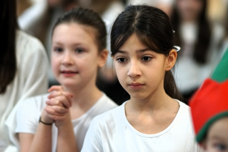 MAGIA �WI�T NA SZKOLNEJ SCENIE - JASE�KA W SP 16