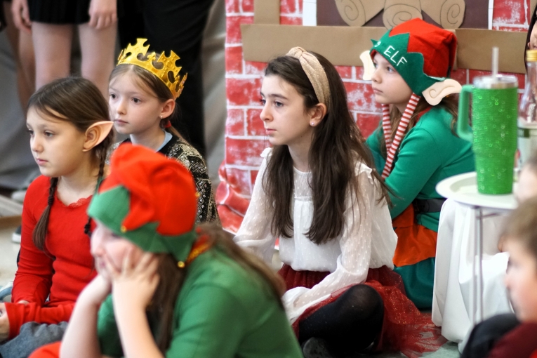 MAGIA �WI�T NA SZKOLNEJ SCENIE - JASE�KA W SP 16