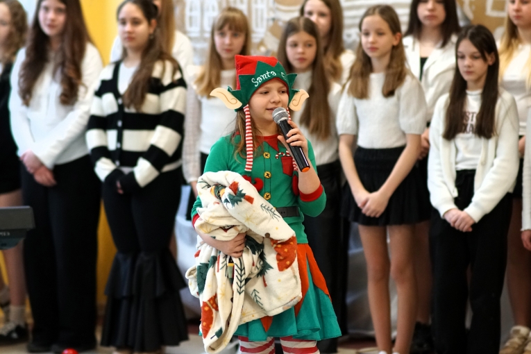 MAGIA �WI�T NA SZKOLNEJ SCENIE - JASE�KA W SP 16