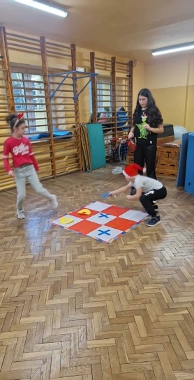 MIKO�AJKOWA ZABAWA W NASZEJ �WIETLICY!