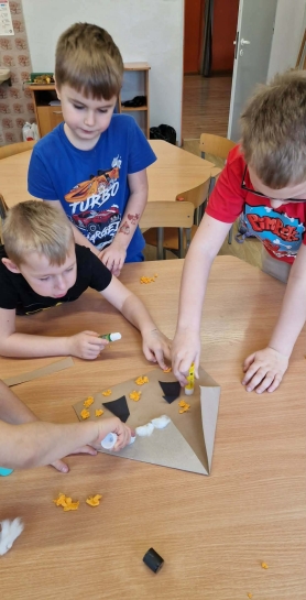 POMAGAMY ZWIERZ�TOM PRZETRWA� ZIM�