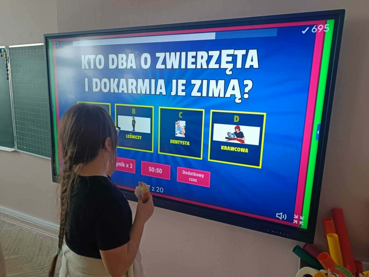 POMAGAMY ZWIERZ�TOM PRZETRWA� ZIM�