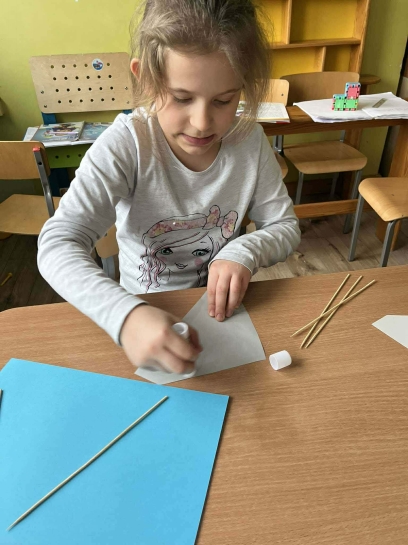 POMAGAMY ZWIERZ�TOM PRZETRWA� ZIM�