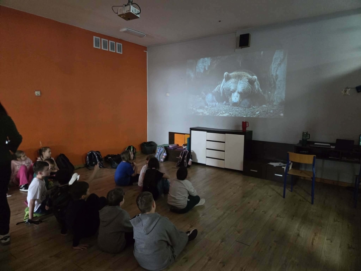 POMAGAMY ZWIERZ�TOM PRZETRWA� ZIM�