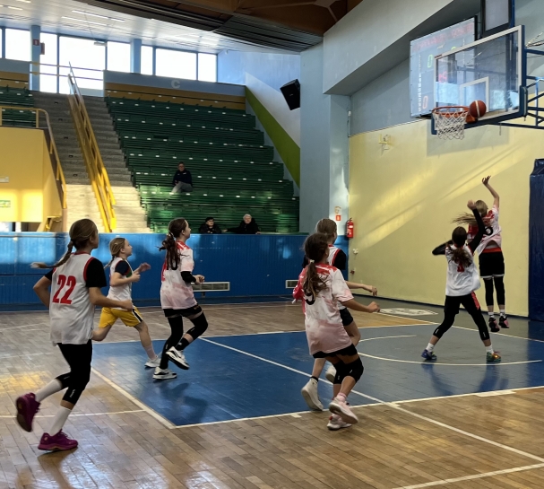 POWIATOWE IGRZYSKA DZIECI W KOSZYK�WCE