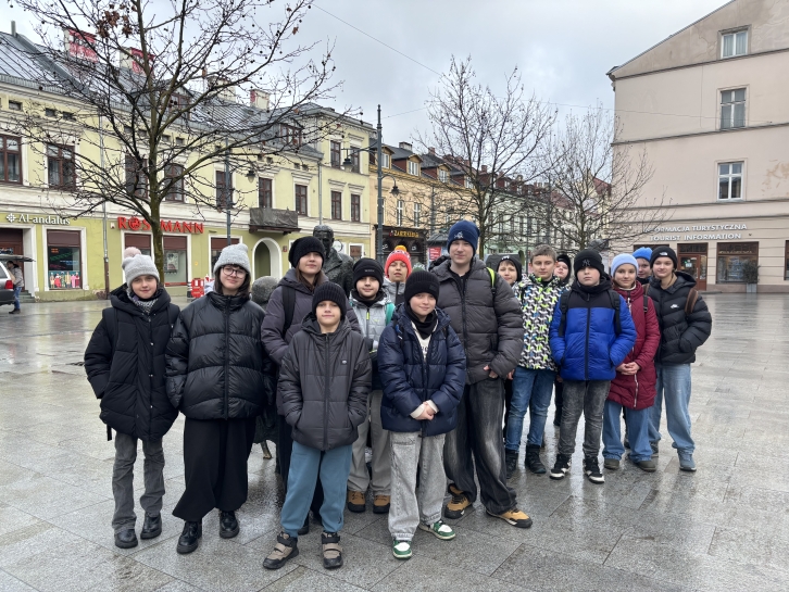 WYCIECZKA KLASY 5E DO TEATRU