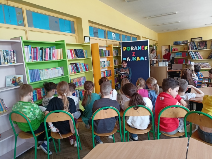 PORANEK Z BAJKAMI