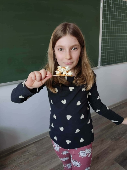 DZIE� POPCORNU W �WIETLICY