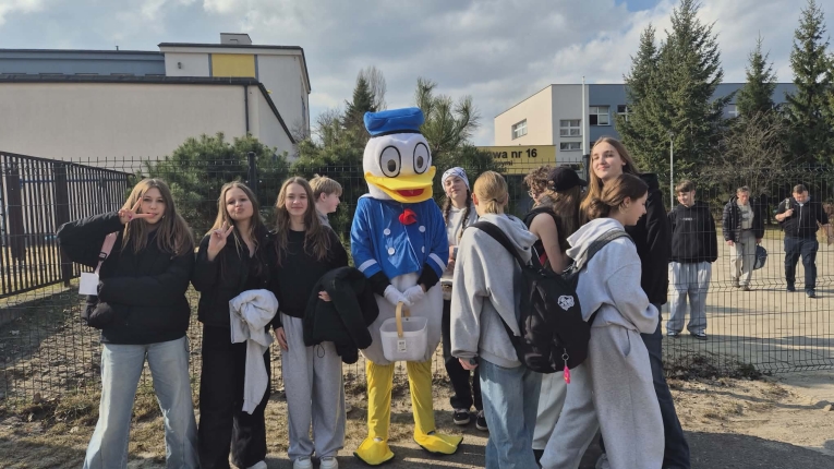 DZIE� KOBIET W KLASKIE 7D