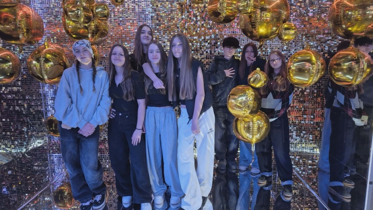 DZIE� KOBIET W KLASKIE 7D