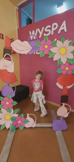 DZIE� KOBIET I DZIE� TA�CA 