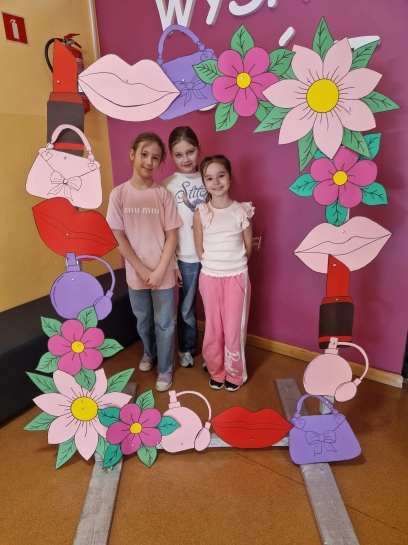 DZIE� KOBIET I DZIE� TA�CA 