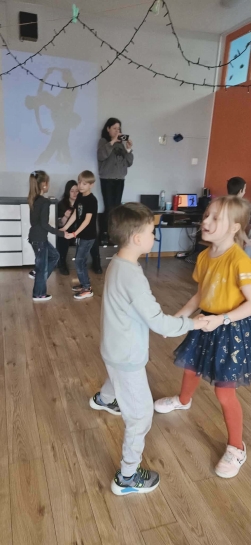 DZIE� KOBIET I DZIE� TA�CA 