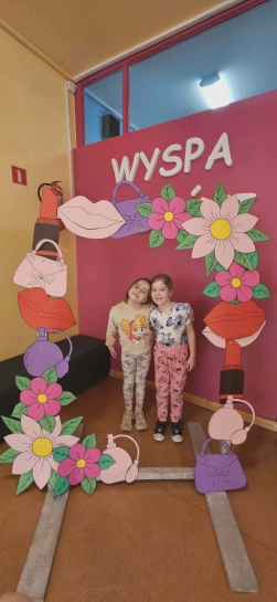 DZIE� KOBIET I DZIE� TA�CA 