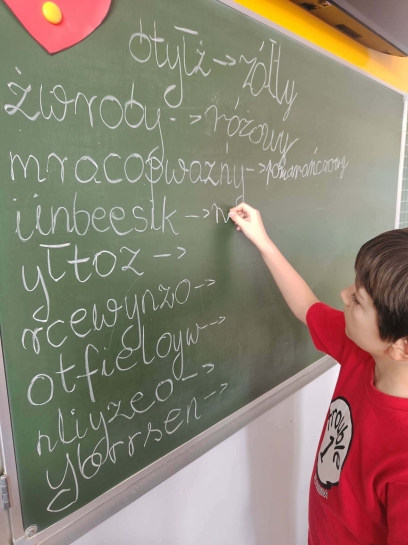 DZIE� MʯCZYZN I KOLOROWY TYDZIE�