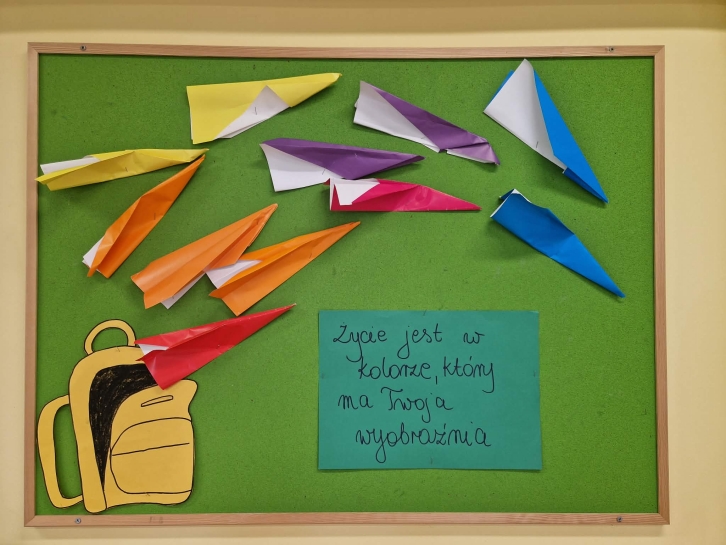 DZIE� MʯCZYZN I KOLOROWY TYDZIE�