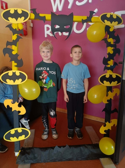 DZIE� MʯCZYZN I KOLOROWY TYDZIE�