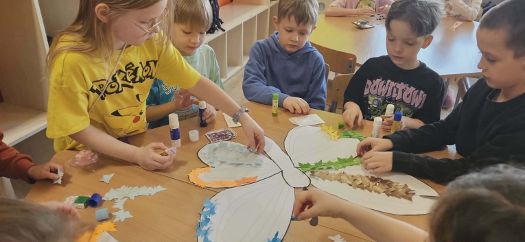 DZIE� MʯCZYZN I KOLOROWY TYDZIE�