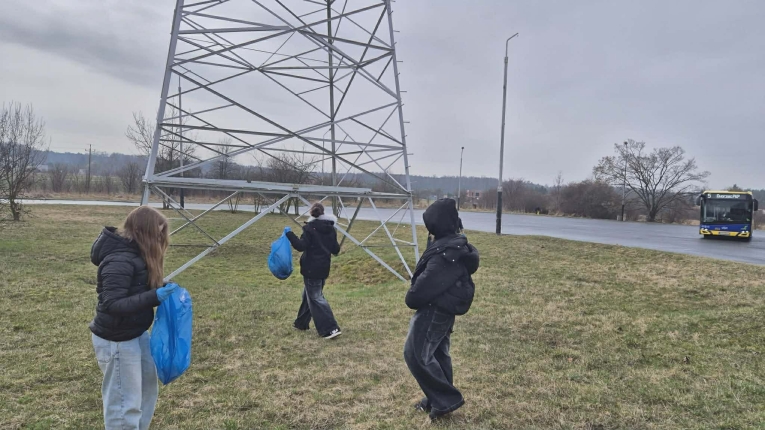 DZIE� SPRZ�TANIA �WIATA