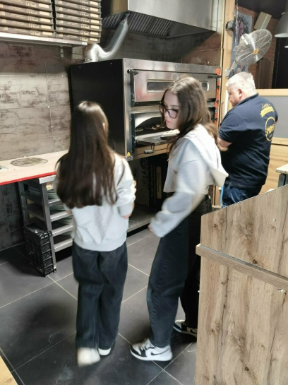 WYJ�CIE NA WARSZTATY KULINARNE Z ROBIENIA PIZZY