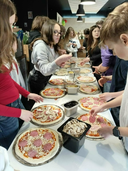 WYJ�CIE NA WARSZTATY KULINARNE Z ROBIENIA PIZZY