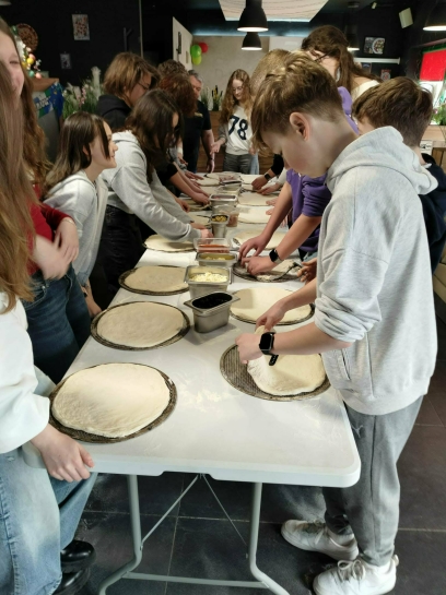 WYJ�CIE NA WARSZTATY KULINARNE Z ROBIENIA PIZZY
