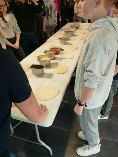 WYJ�CIE NA WARSZTATY KULINARNE Z ROBIENIA PIZZY