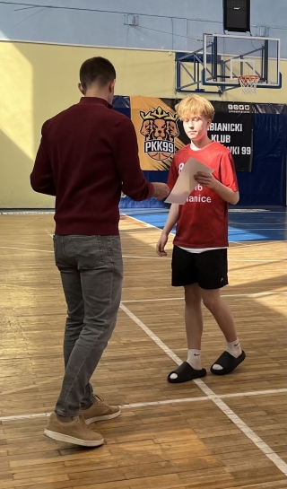 SREBRNY PӣFINA� WOJEW�DZKI W KOSZYK�WCE 3x3 CH�OPC�W