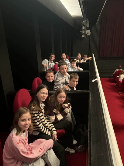WYCIECZKA DO TEATRU