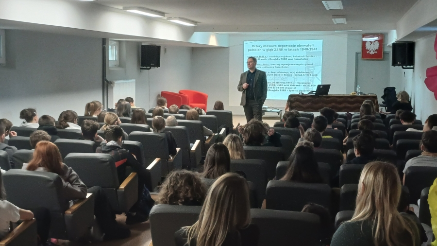 SPOTKANIA Z HISTORI�. KR�TE DROGI DO OJCZYZNY