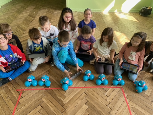 zajcia z robotami
