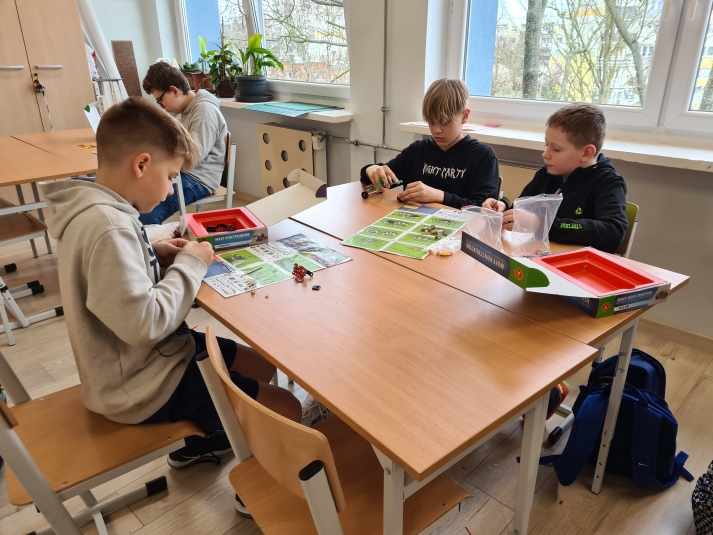 na lekcji techniki