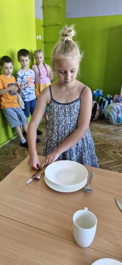 zasady kulturalnego zachowania przy stole